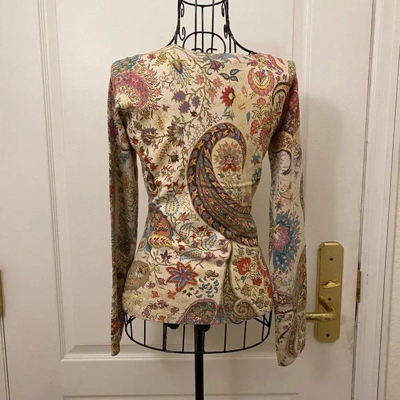 Excellent Etro Cream and Brown Paisley Graphic Fitted Silk Sweater Size 38 Small - Picture 6 of 8